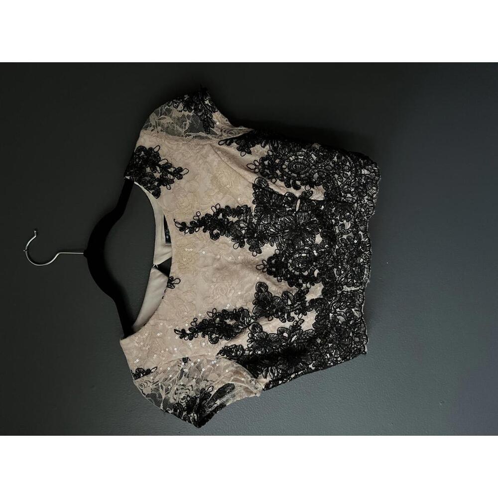Xtraordinary Women's Lace Crop Top with Black Floral Appliqué